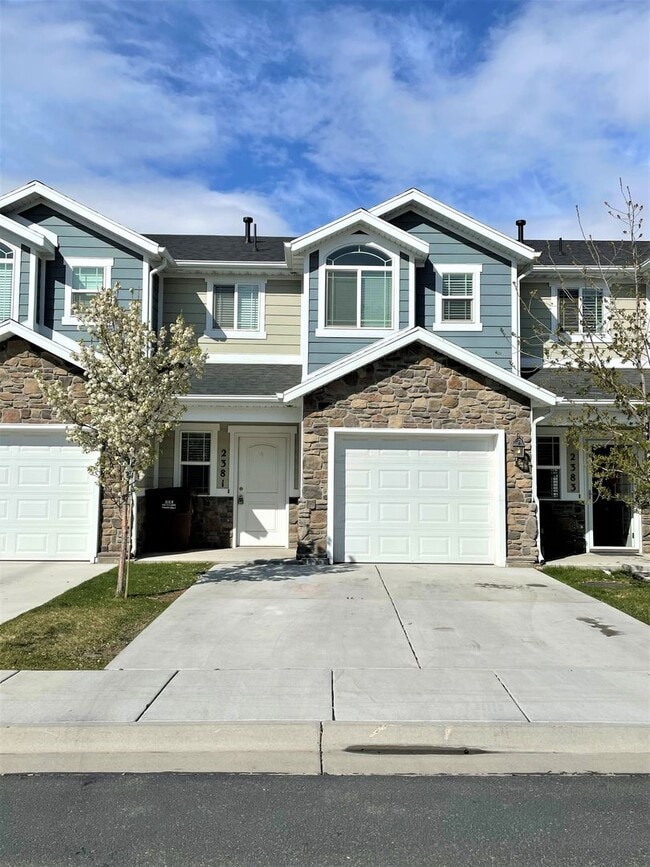 Building Photo - 2381 S Knights Way