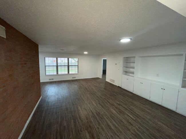 Photo - CENTRAL LUBBOCK HOME - 5 BED/3 BATH