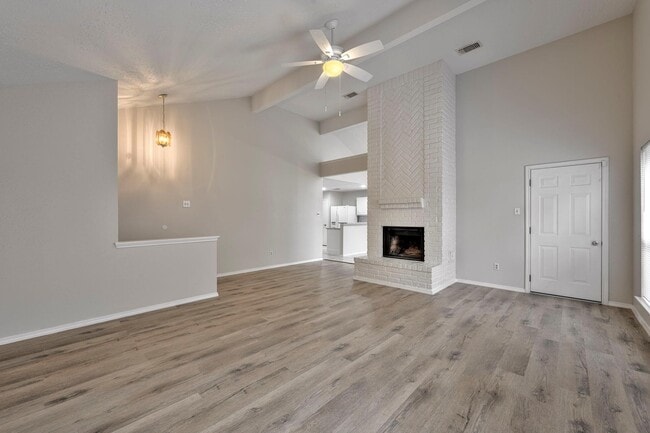 Photo - 2011 Creek Valley Ln