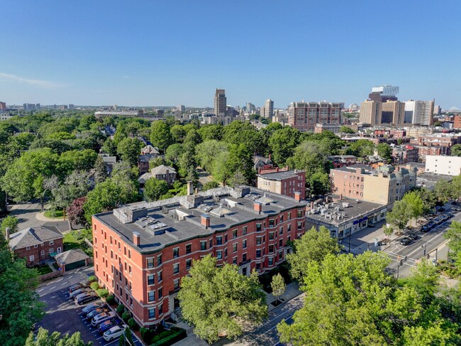 Building Photo - 1064 Beacon St Rental