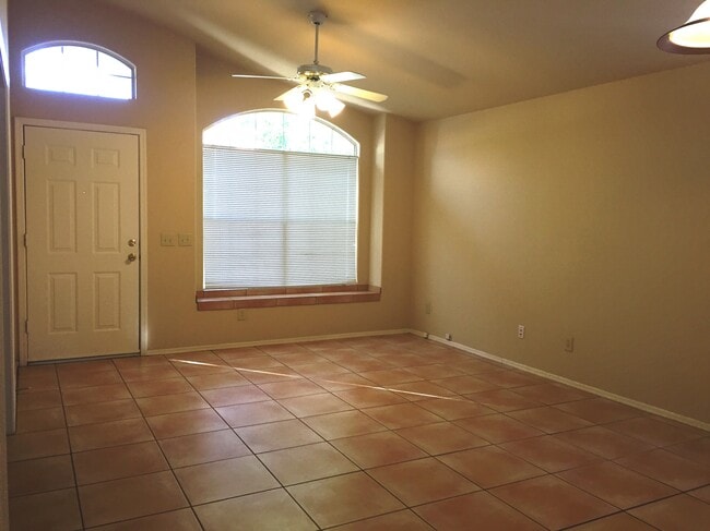 Photo - 741 W Hackamore St