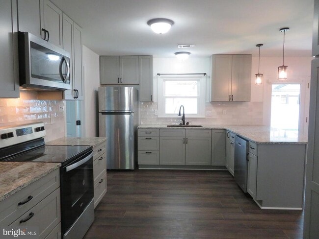 Photo - 7895 Pavilion Dr