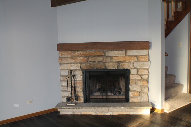 Photo - 422 Meadow Green Ln