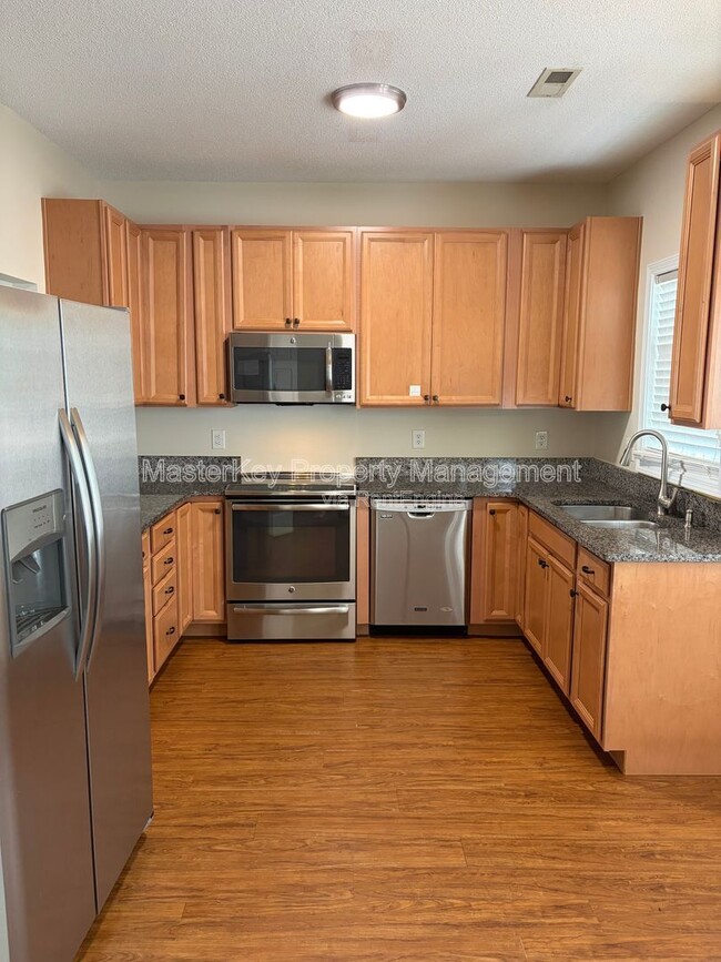 Photo - 208 Pointe Crest Ct