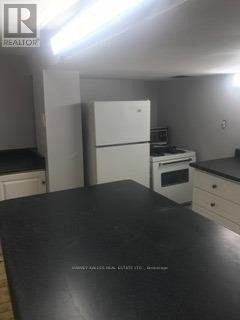 Photo - 195 Poyntz Ave