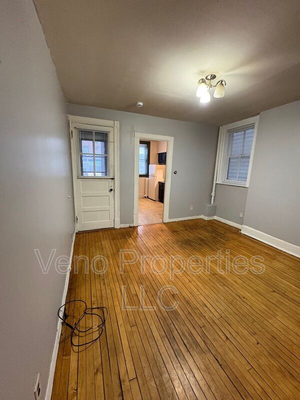 Photo - 594 Madison Ave