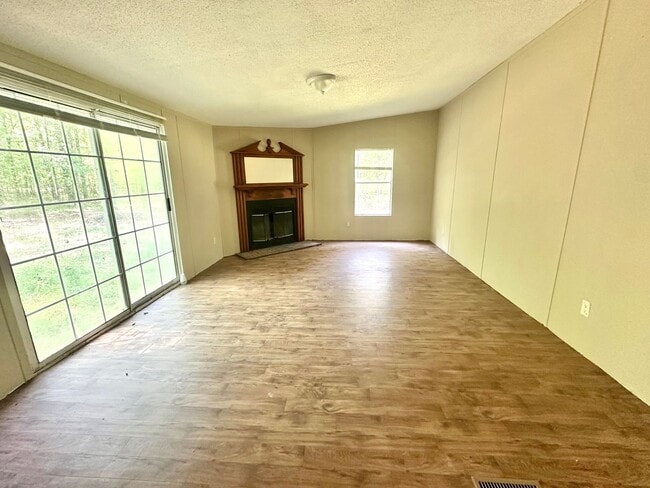Photo - 3 Bed, 2 Full Bath - Country Living on 1 Acre Near Alabama River