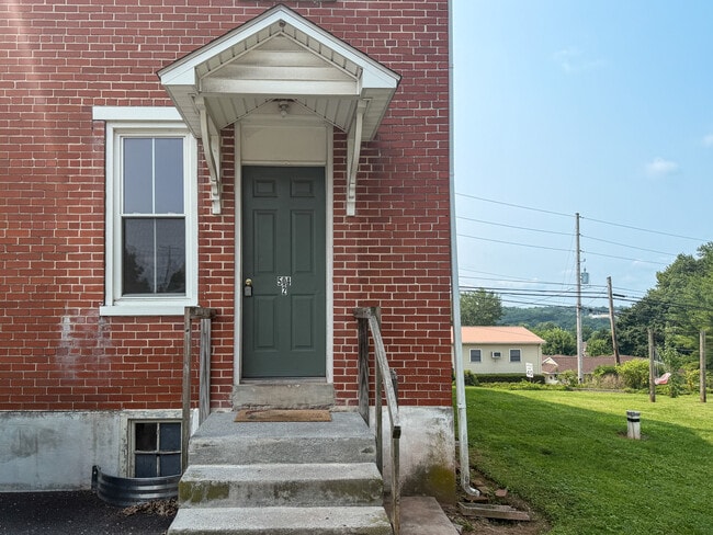 Photo - 504 Fivepointville Rd