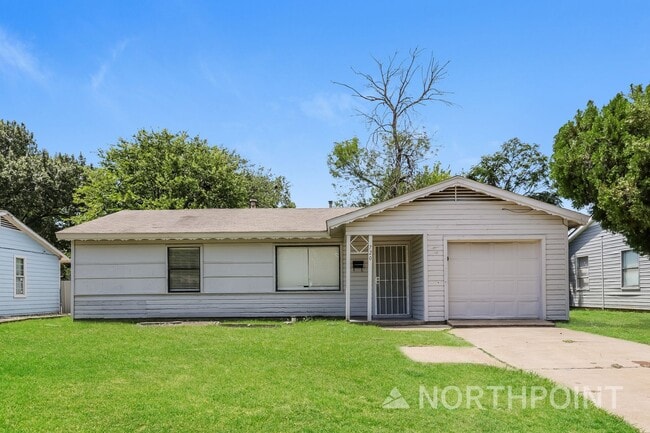 Building Photo - Coming Soon! 3 BR/1BA | Updated Single Family Home | 1-Car Garage | Shaded backyard!