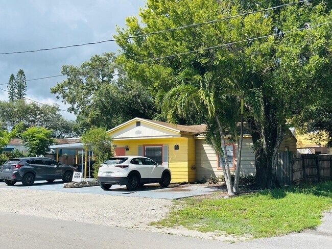 Photo - 1913 Riverside Dr Unidad 1-3