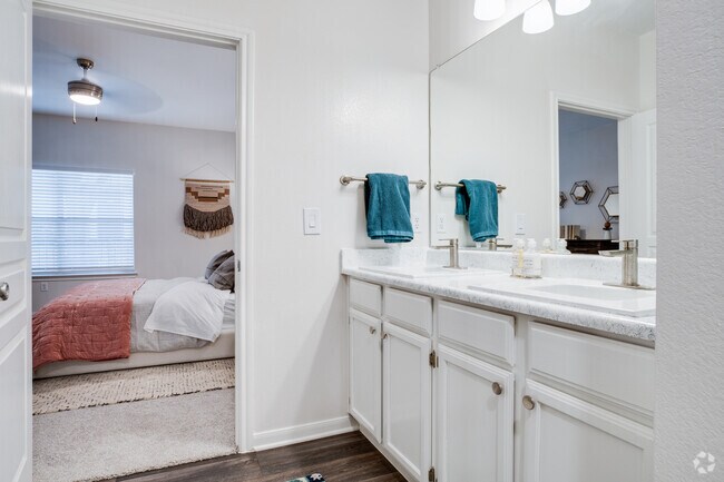 3BR, 2BA - 1,370SF