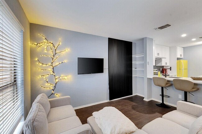 Photo - 2018 W Rundberg Ln Unidad 5D