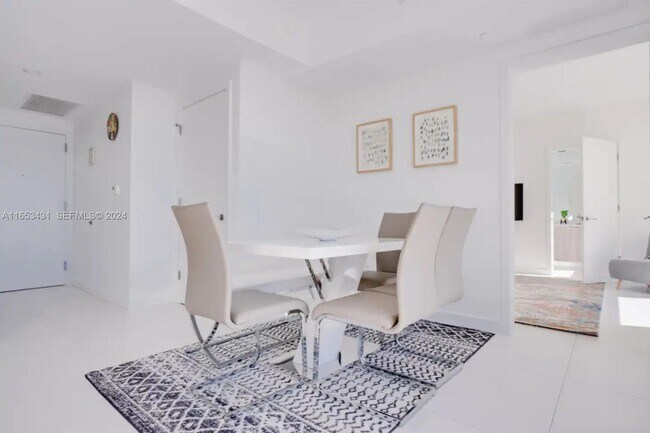 Photo - 501 NE 31st St Unidad 3709