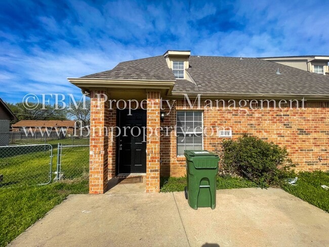 Photo - 400 Kings Way Dr Unit B