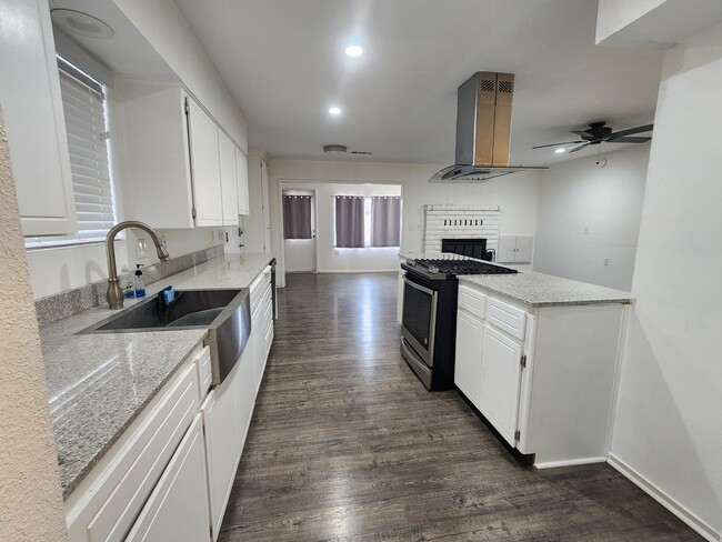 Photo - 678 W Henderson Ave