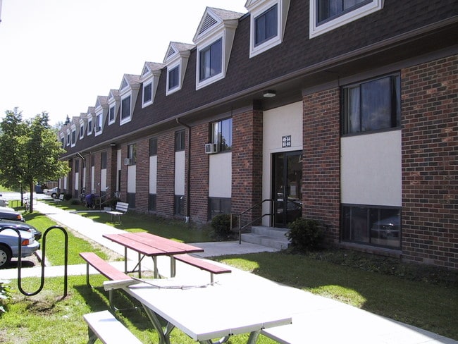 Photo - Willow Gardens