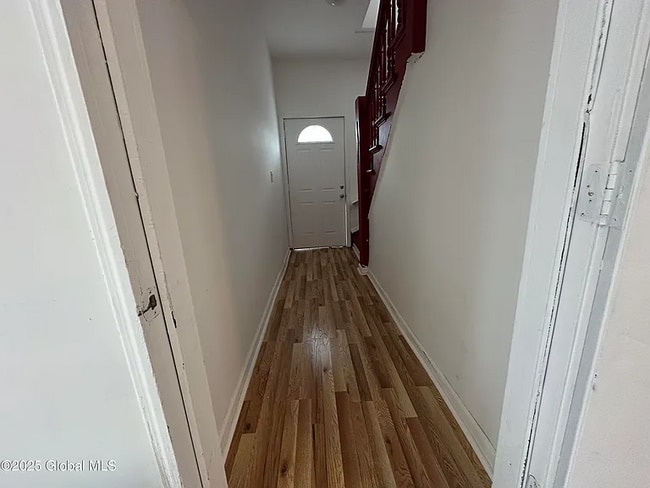 Building Photo - 1 Swan St