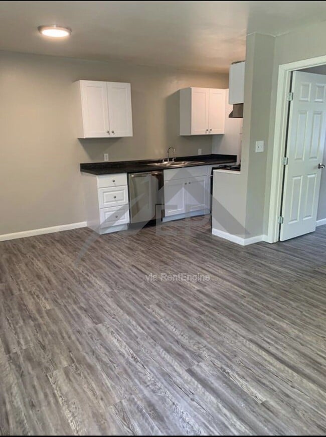 Photo - 207 E Hurd St Unit 3