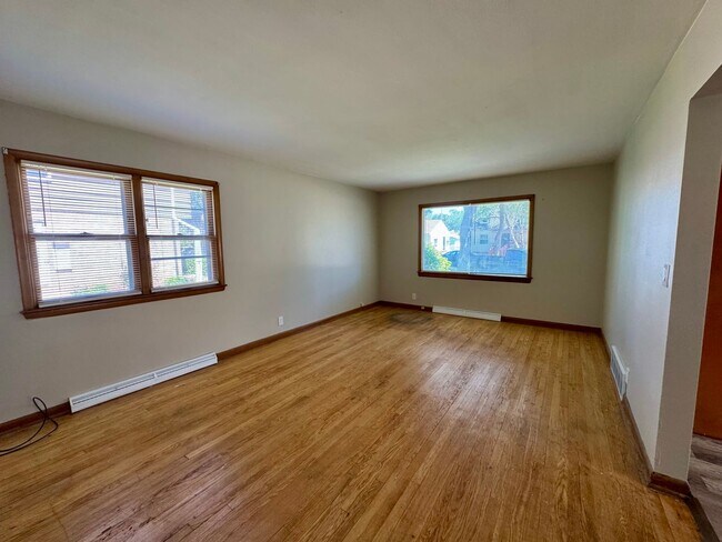 5905 N 66th St Unit 66th Lower