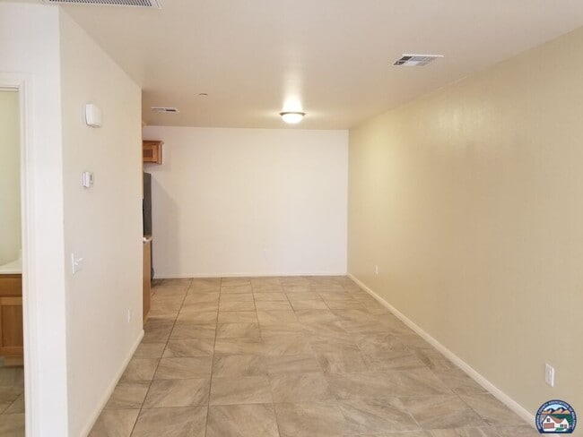 Photo - 495 W Commercial Ave Unit 2