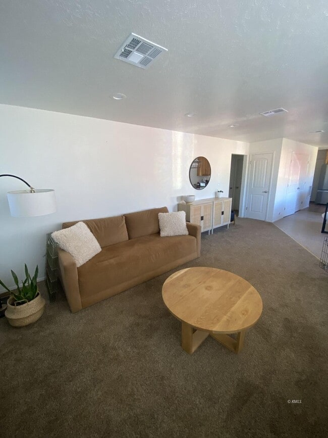 Photo - 941 W Chamberlain Dr