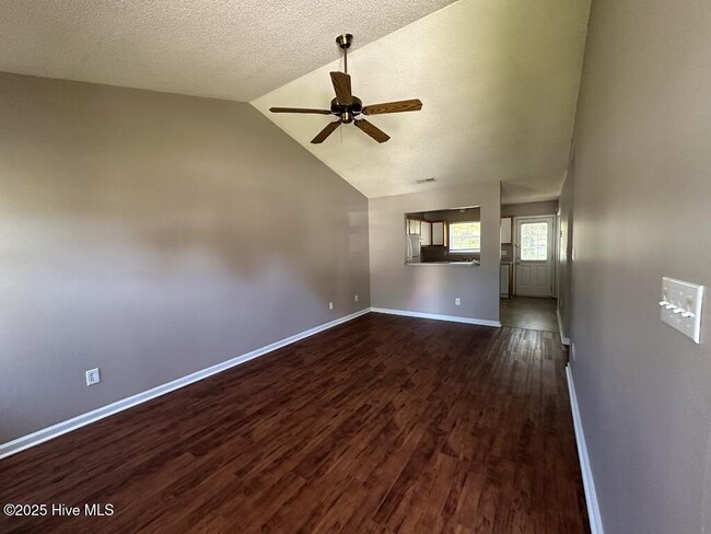 Photo - 204 Live Oak Ct