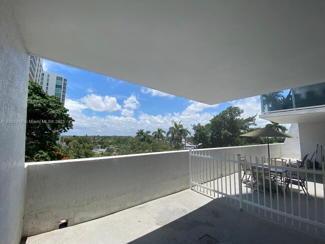 Photo - 1861 NW S River Dr Unidad 702