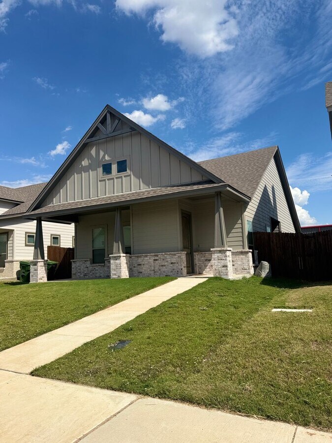 3/2/2 Great Location - Your Home for Christmas! - 3/2/2 Great Location - Your Home for Christmas!