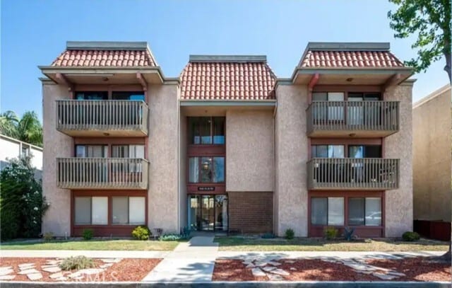 Building Photo - 4110 Elm Ave Unit 201