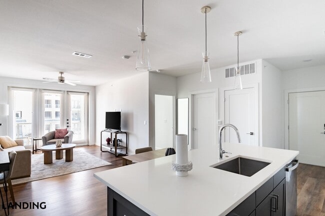 Photo - 5511 Caprock Smt Dr Unidad 1413