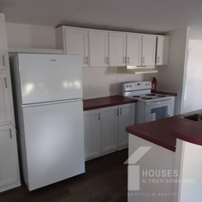 Photo - 210 Douglas St
