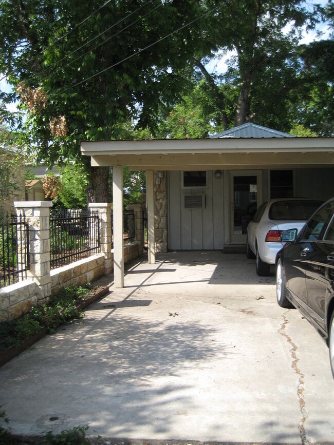 Photo - 3901 Red River St Apartamento Unidad B