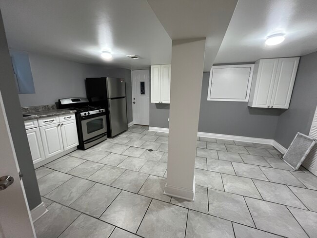 Dinning room/kitchen - 5154 W EDDY ST Apartment Unit Garden