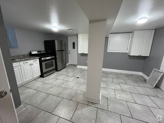 Building Photo - 5154 W EDDY ST Unit Garden Rental