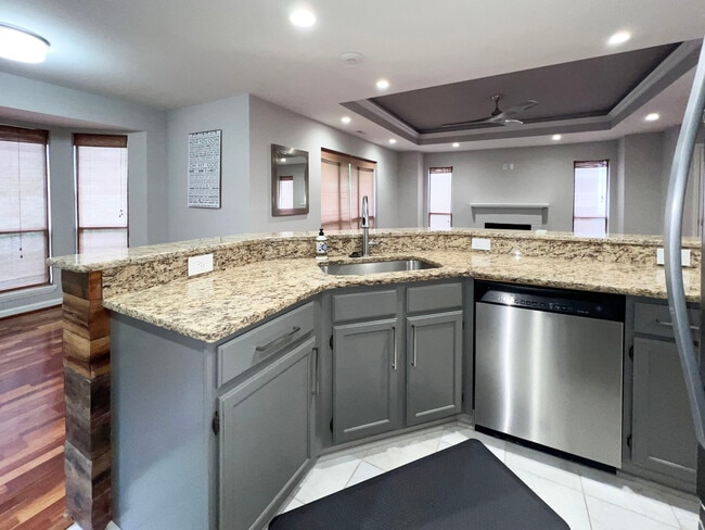 Photo - 221 New Kent Pl