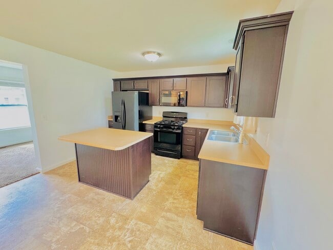 Photo - 2102 Oakwood Dr