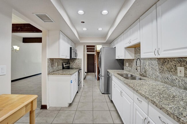 Photo - 760 E Coco Plum Cir