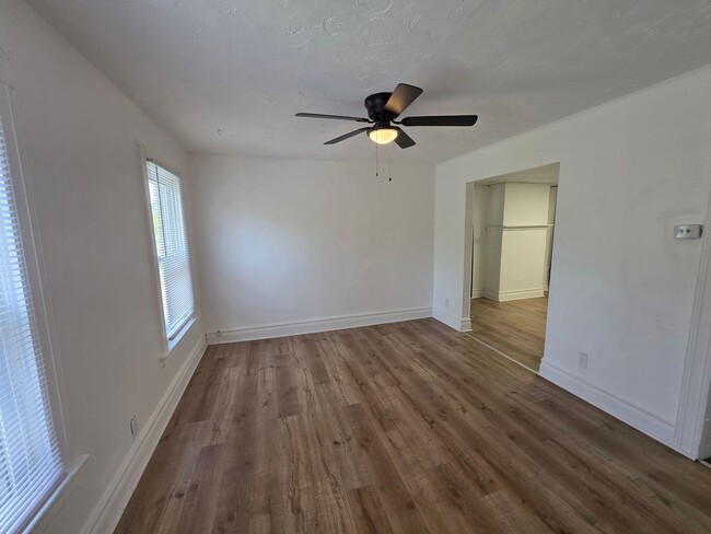 Photo - 211 Parsells Ave Unit 211 Parsells Ave Up