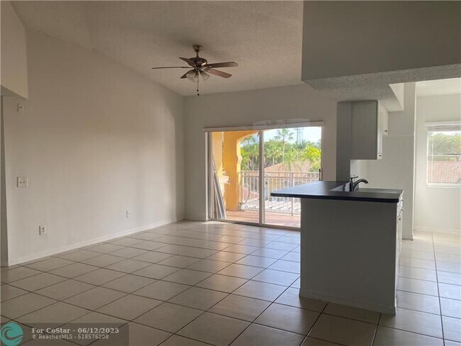 Photo - 9640 NW 2nd St Unidad 5-302