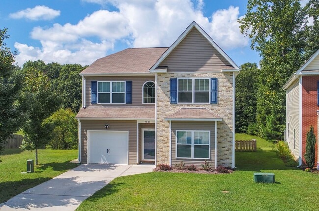 Building Photo - SPACIOUS 4 BEDROOM 2.5 BATH NEAR WILLIMASB... Rental