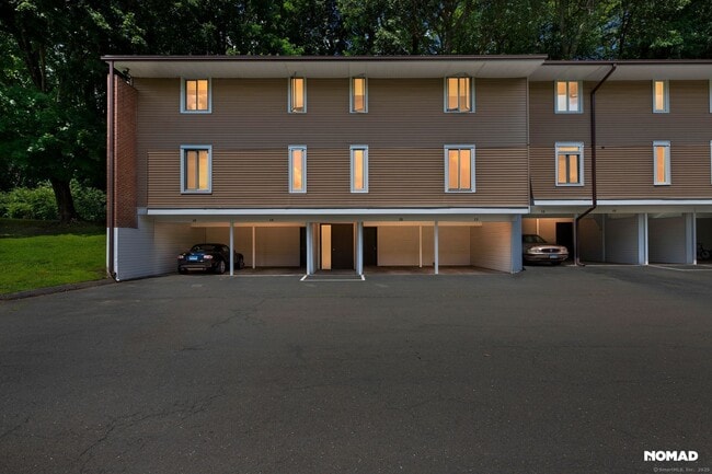 Building Photo - 1634 Farmington Ave Unit APT 13