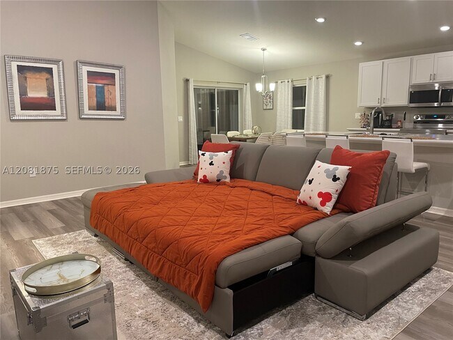 Photo - 315 Lily Ln