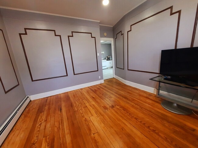 Living room - 149 W 10th St Unit 3