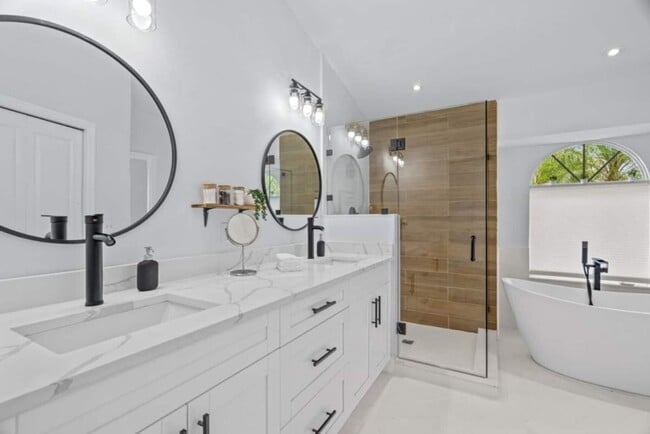 Photo - Chic Stylish Pool House newly renovated