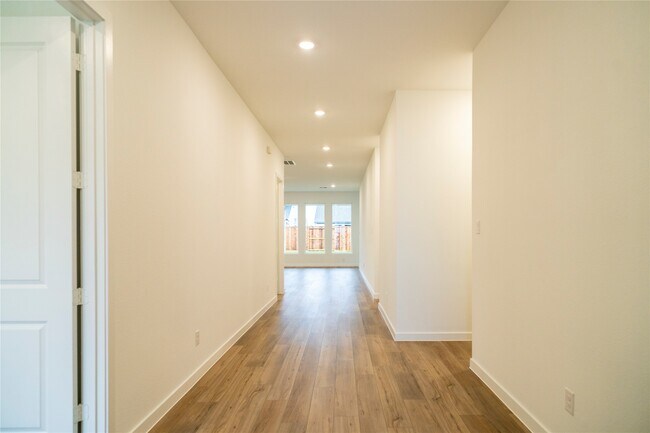 Photo - 31026 Sun Vly Dr