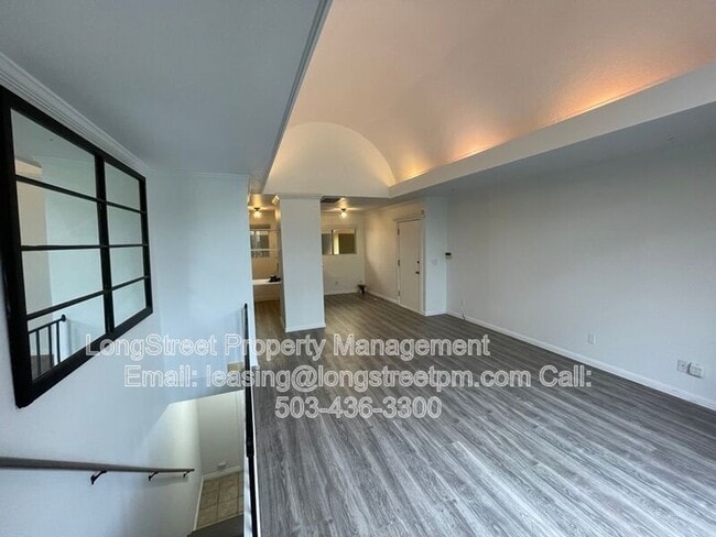 Photo - 851 SW Broadway Dr