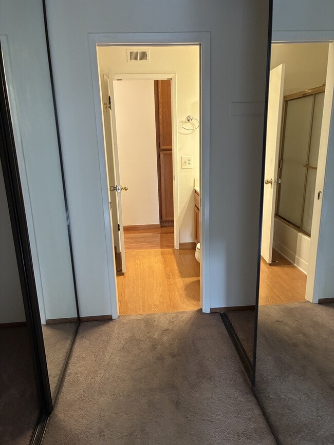 Photo - 1065 Huntington Common