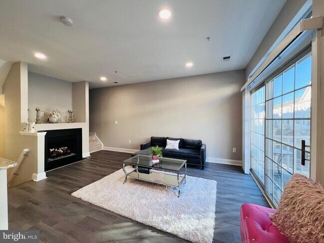 Photo - 46375 Pryor Square