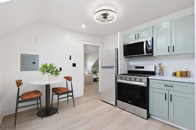 137 S Burnet St Unit 3