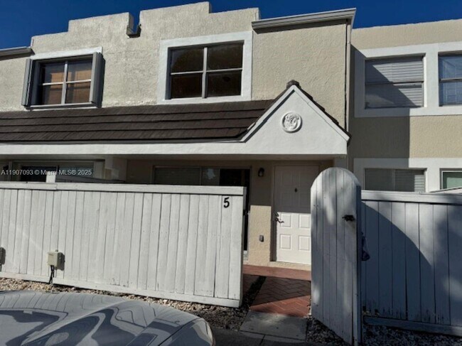 Photo - 4570 SW 68th Ct Cir